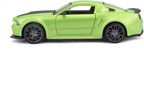 2014 Ford Mustang Street Racer Metallic Light Green 1:24 Model Car